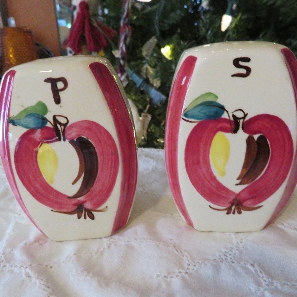 Vintage Purinton Salt & Pepper Shakers with hand painted Apple Design, Knox PA.